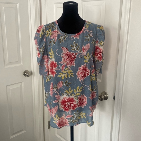LOFT Tops - Loft floral feminine blouse with ruched sleeves.